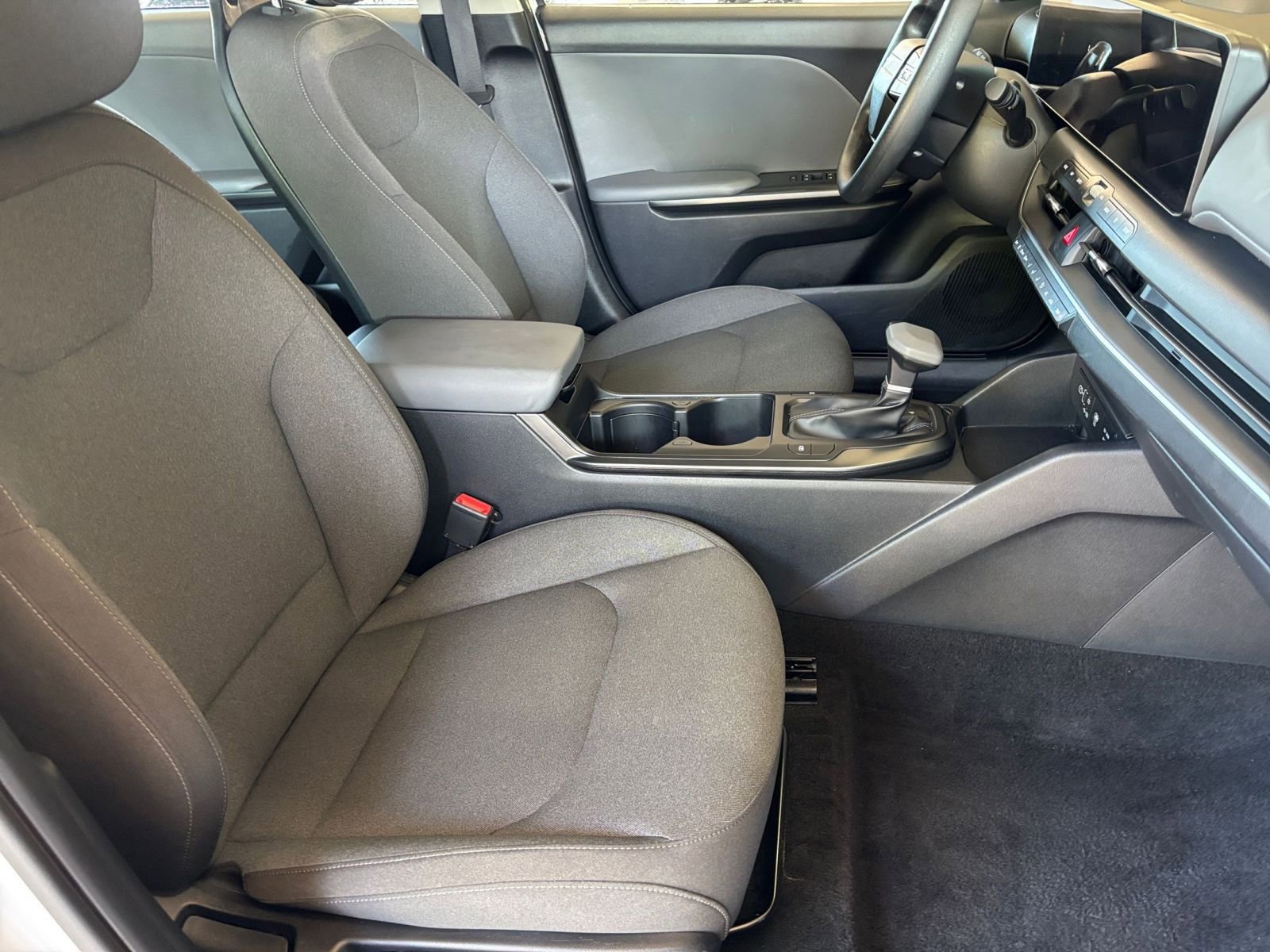 Used 2025 Kia K4 FWD image 45