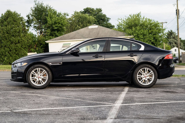 Used 2018 Jaguar XE Premium AWD/4WD image 3