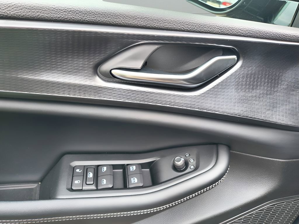 New 2025 Jeep Grand Cherokee Altitude image 13