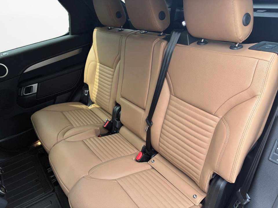 New 2026 Land Rover Discovery Limited Edition AWD/4WD image 12