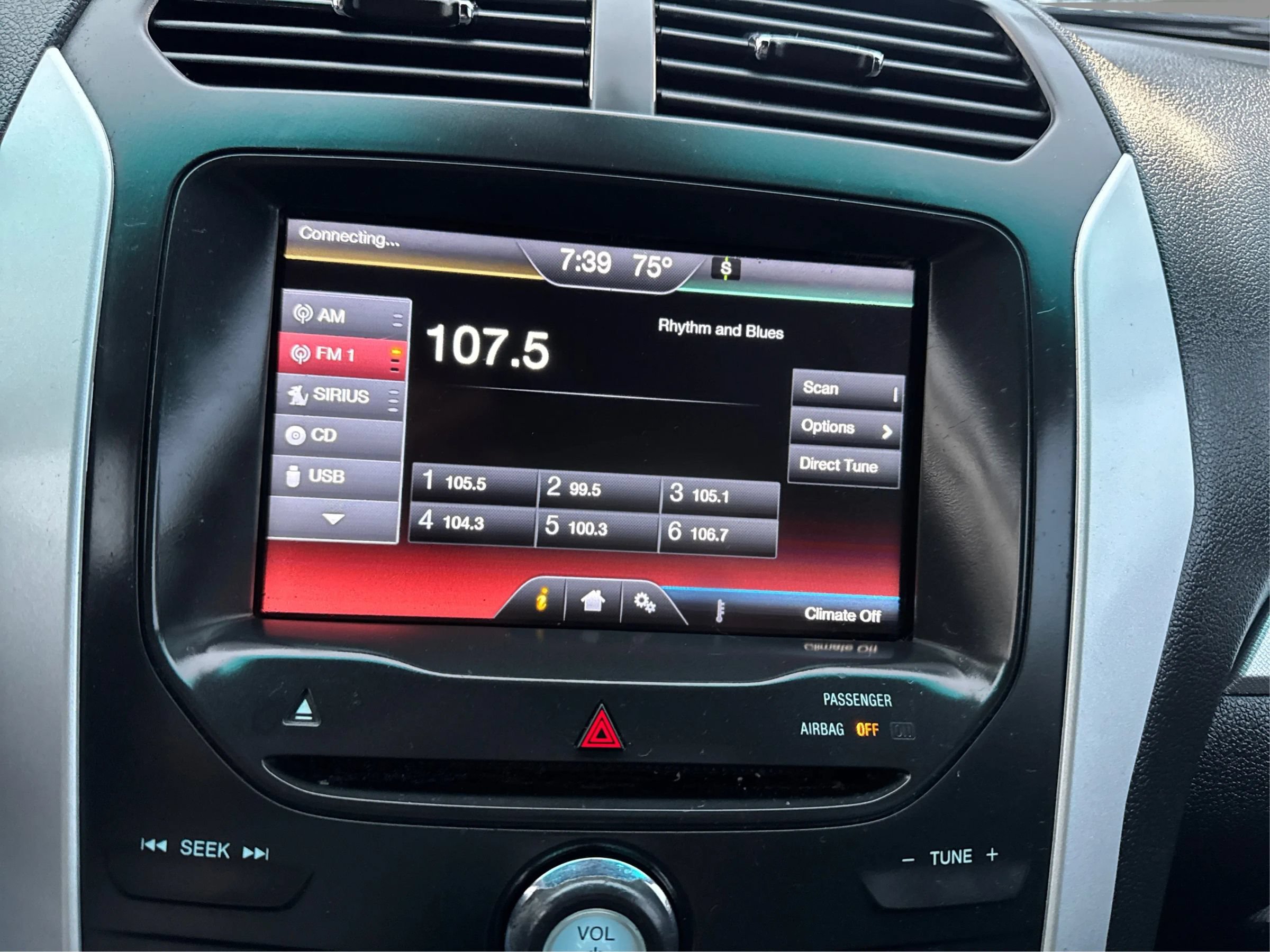 Used 2015 Ford Explorer XLT w/ Equipment Group 201A FWD image 16