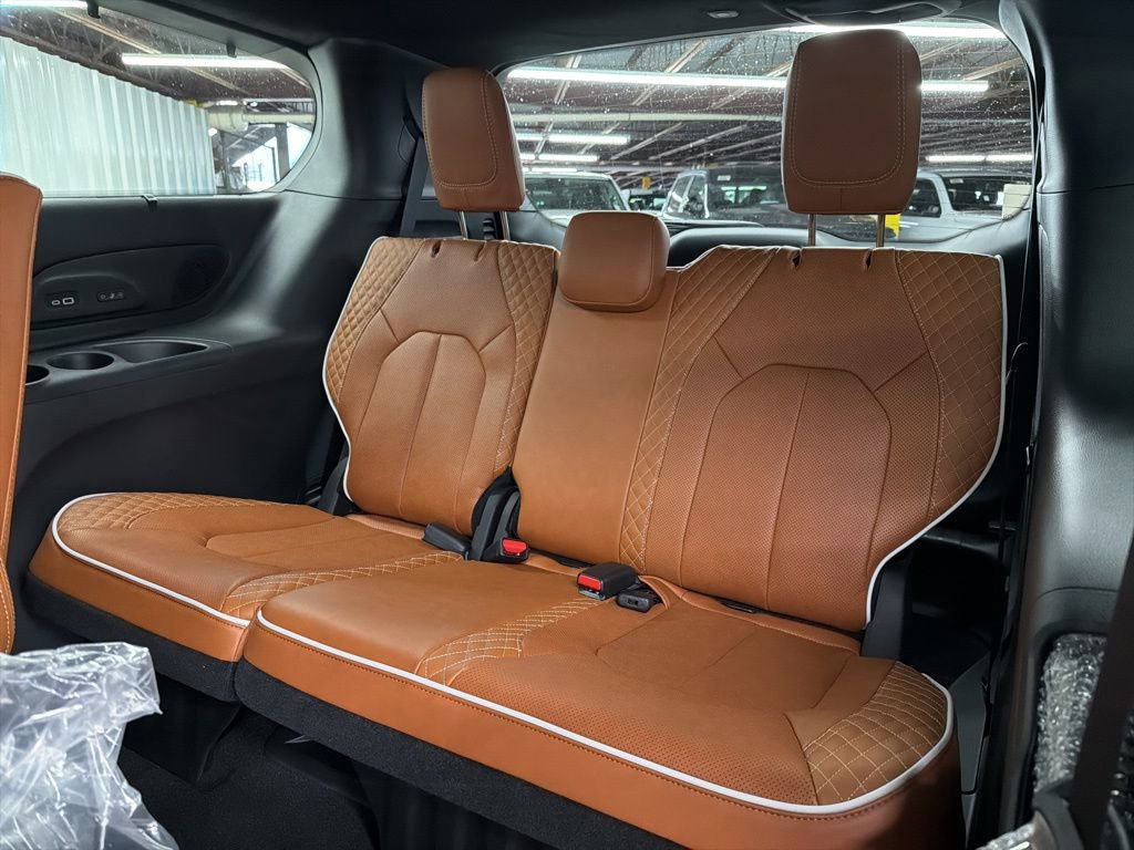 New 2026 Chrysler Pacifica Pinnacle image 12