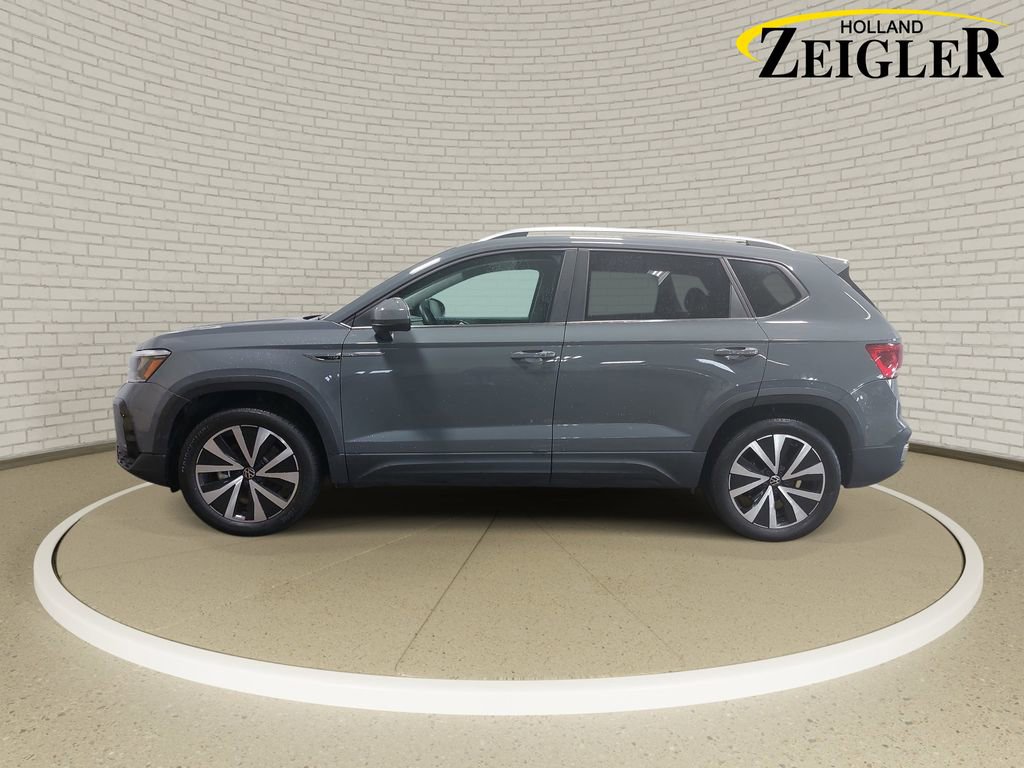 Used 2023 Volkswagen Taos SE w/ Panoramic Sunroof Package AWD/4WD image 8
