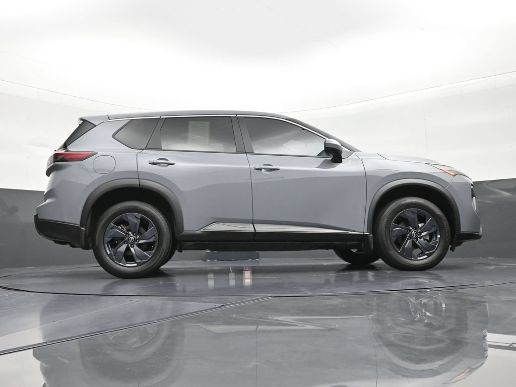 Used 2026 Nissan Rogue SV FWD image 28