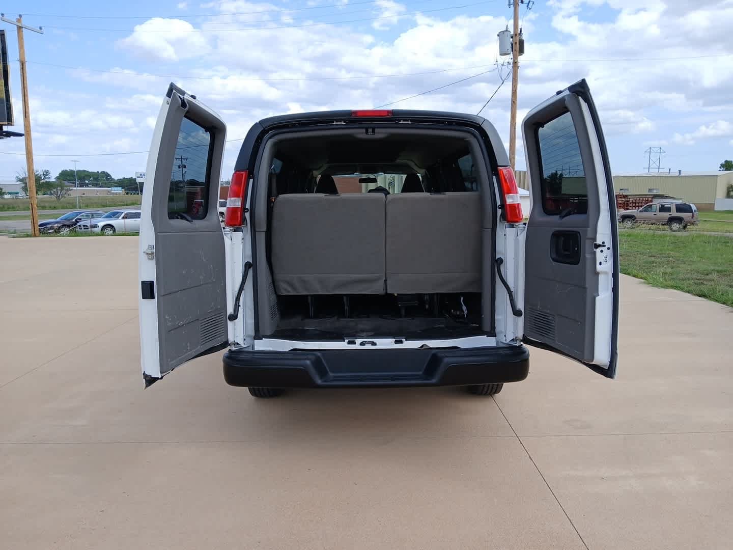 Used 2025 Chevrolet Express 3500 LS RWD image 6
