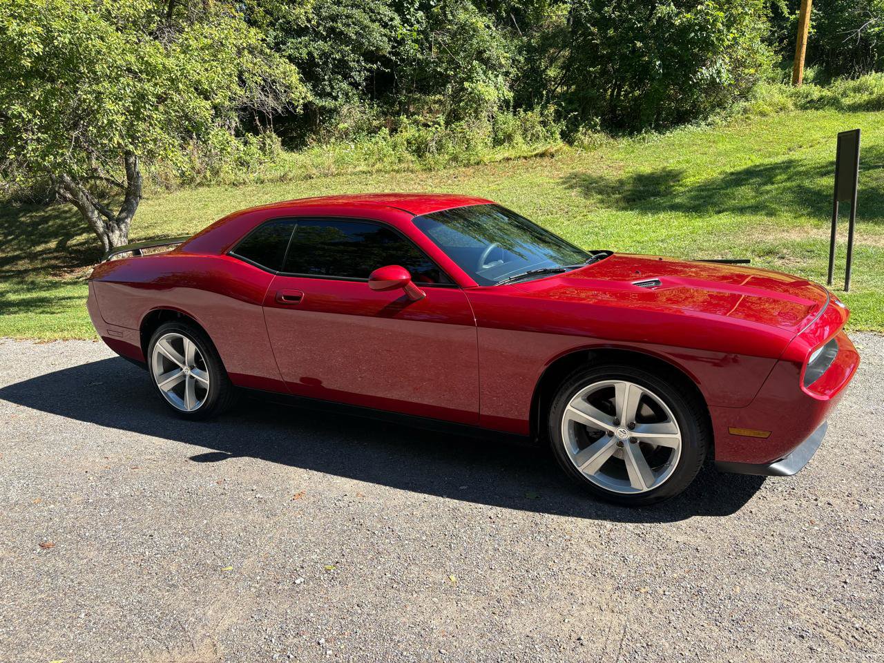 Used 2010 Dodge Challenger SE RWD image 10