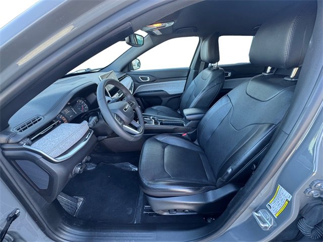 Used 2023 Jeep Compass Latitude image 9