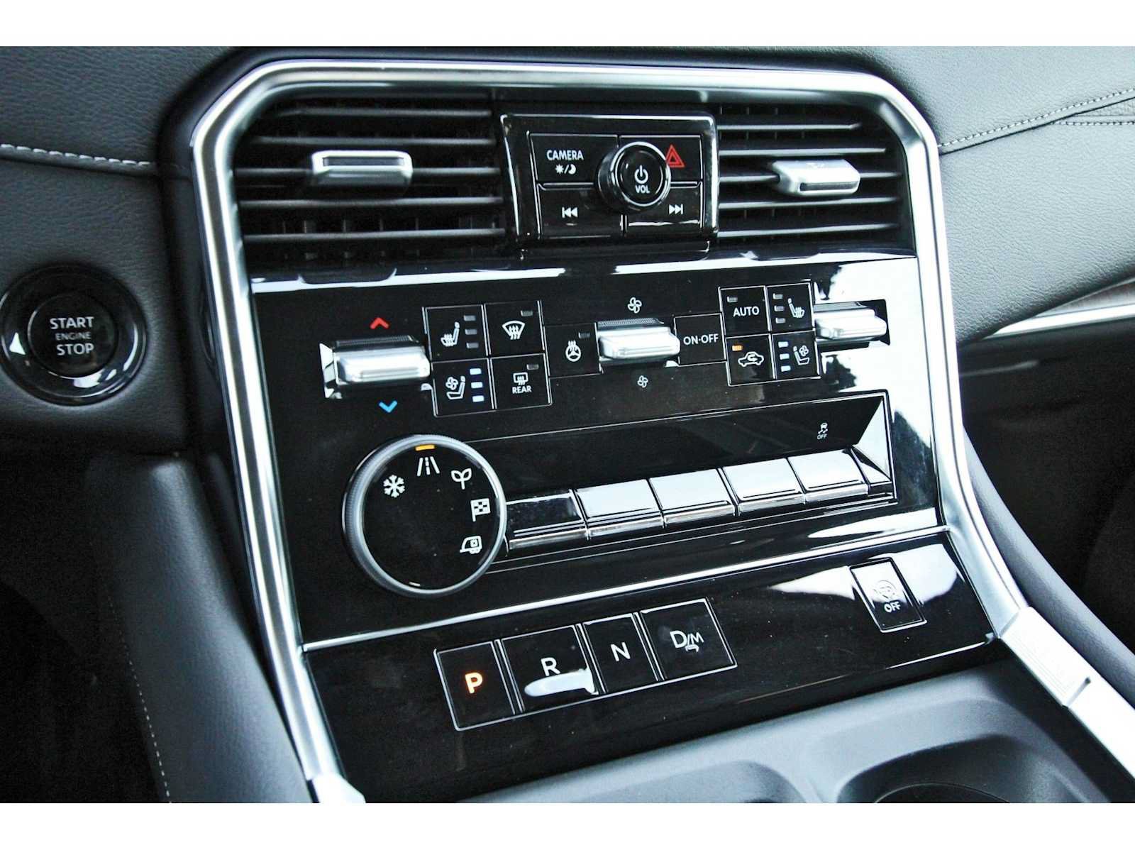 Used 2025 Nissan Armada Platinum RWD image 23
