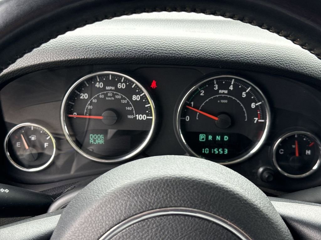 Used 2014 Jeep Wrangler Unlimited Sahara w/ Connectivity Group AWD/4WD image 24