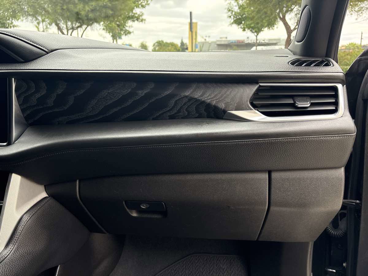 Used 2021 GMC Yukon Denali w/ Denali Premium Package image 19