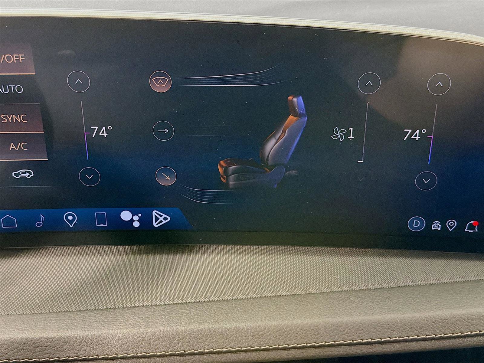 Used 2024 Cadillac XT4 Luxury w/ Cold Weather Package image 16