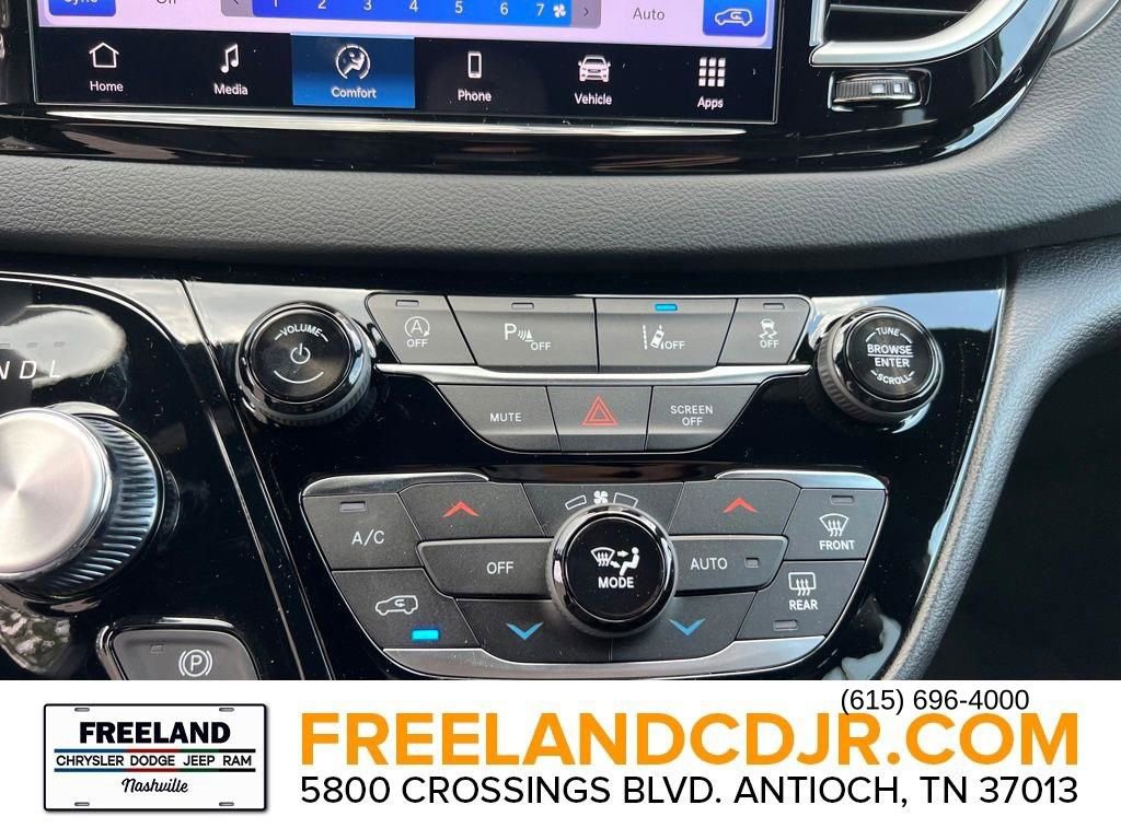 New 2026 Chrysler Voyager LX image 26