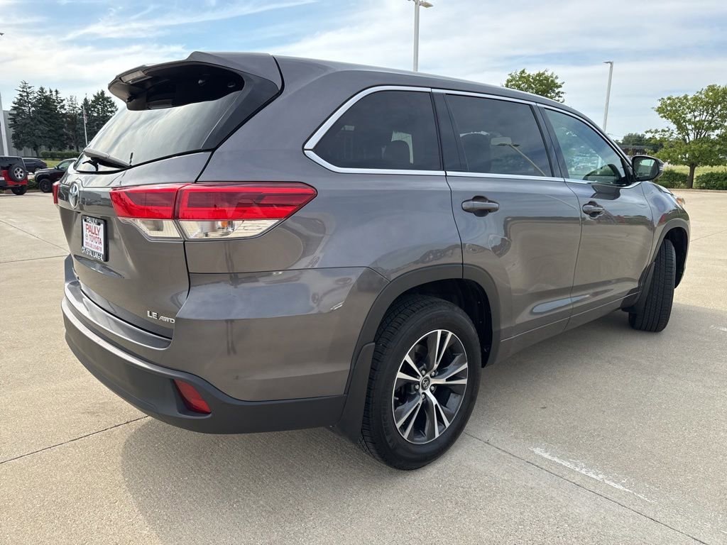 Used 2018 Toyota Highlander Plus AWD/4WD image 3