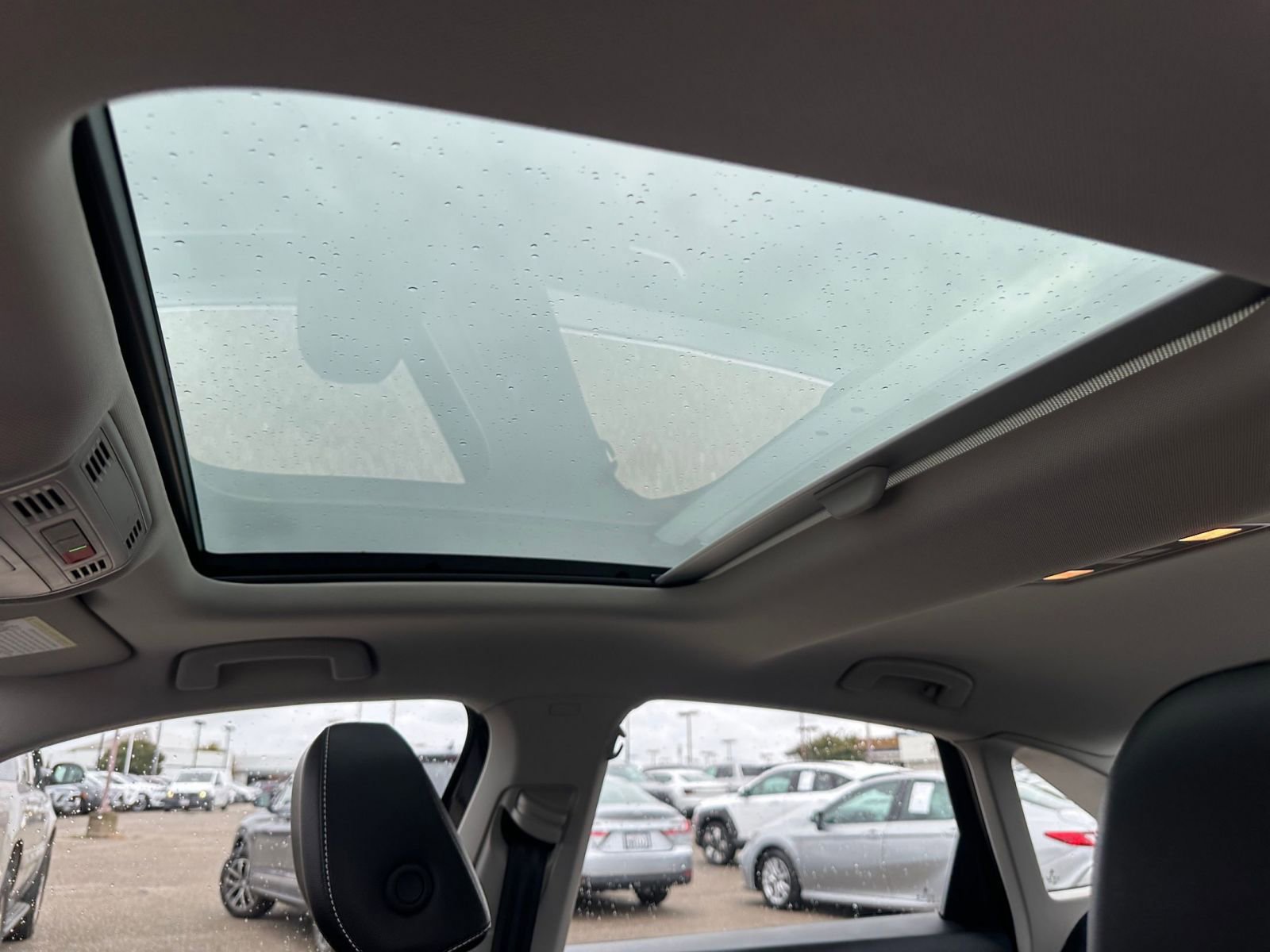 Used 2025 Volkswagen Jetta SE image 22