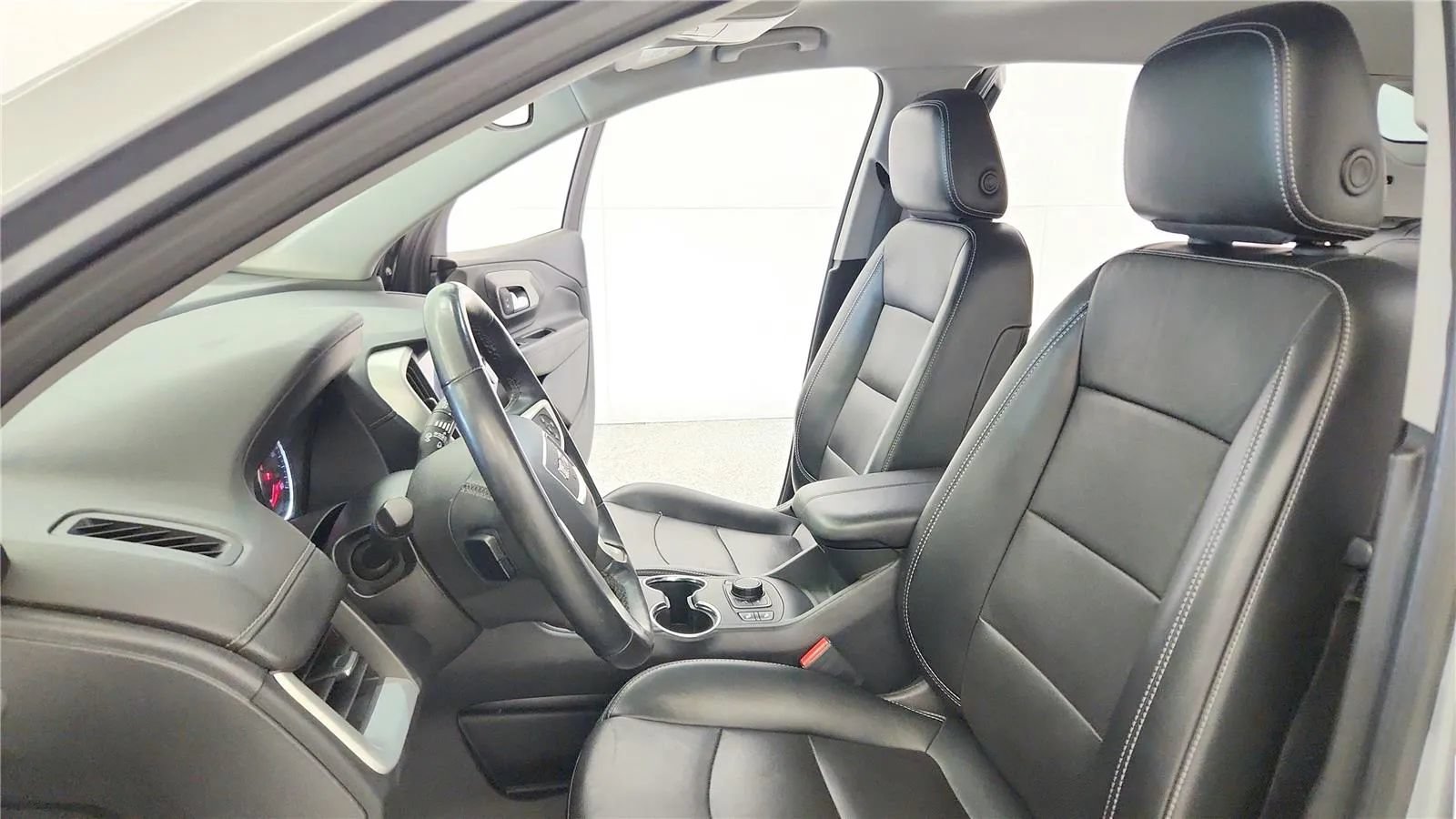Used 2023 GMC Terrain SLT FWD image 28