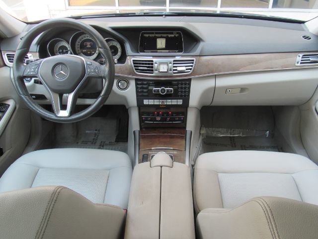 Used 2014 Mercedes-Benz E 350 Sedan image 3