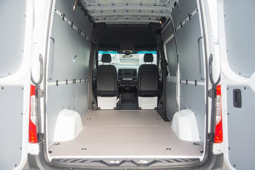 Used 2025 Mercedes-Benz Sprinter 2500 image 38
