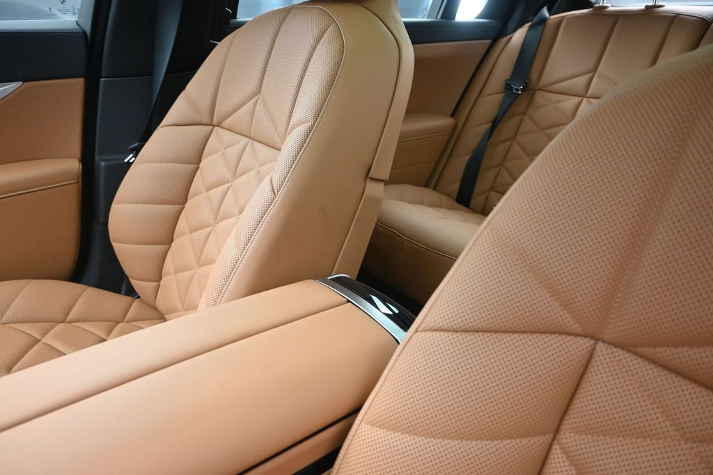 Used 2026 BMW 740i RWD image 14