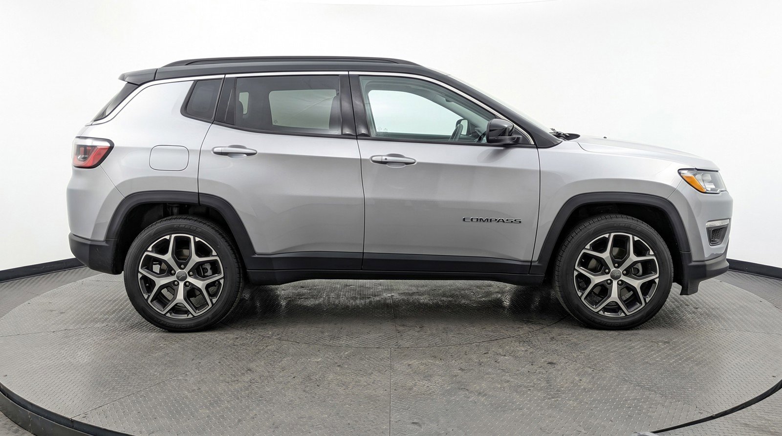 Used 2025 Jeep Compass Limited AWD/4WD image 11