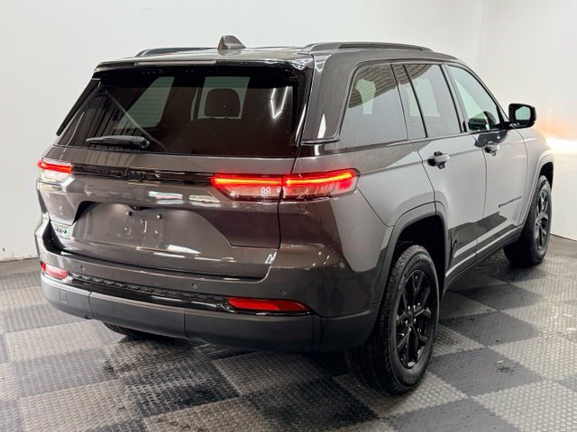 Certified 2024 Jeep Grand Cherokee Altitude AWD/4WD image 11