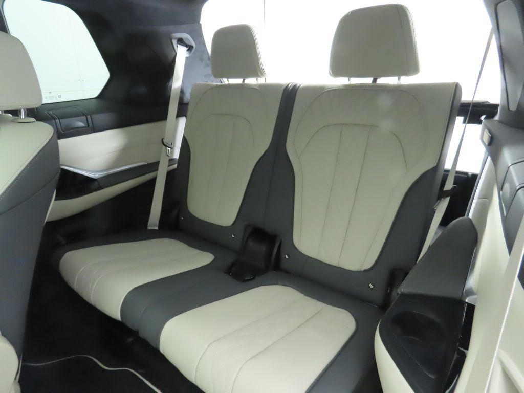 Used 2026 BMW X7 xDrive40i w/ Executive Package AWD/4WD image 25