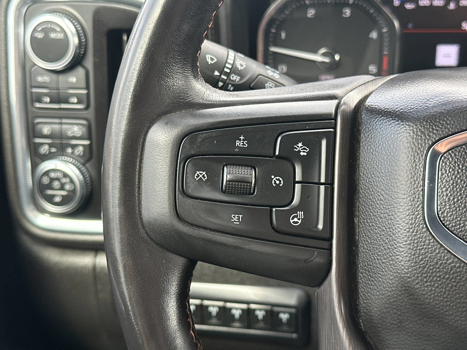 Used 2023 GMC Sierra 3500 AT4 w/ AT4 Preferred Package AWD/4WD image 28