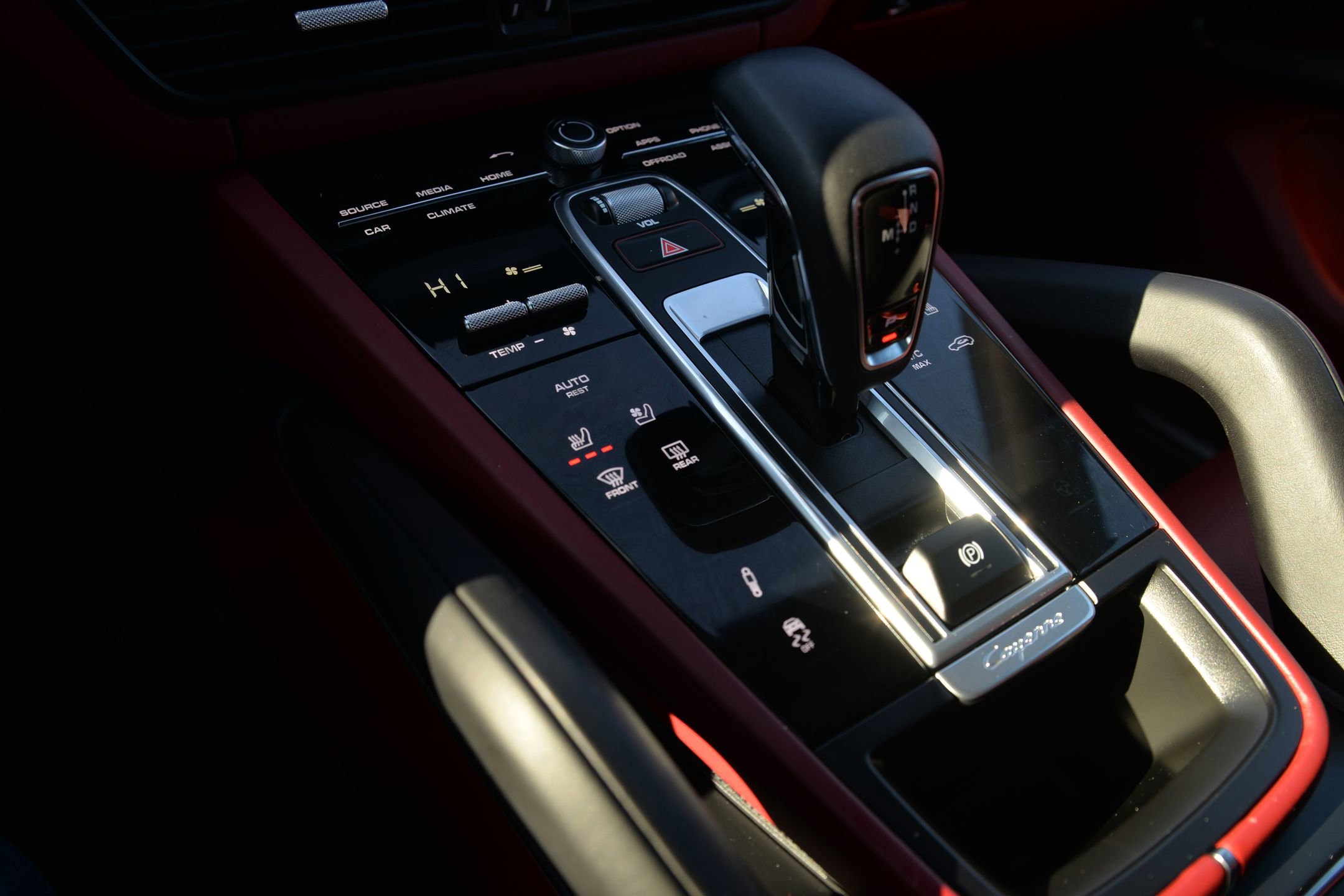 Certified 2023 Porsche Cayenne Platinum Edition image 17