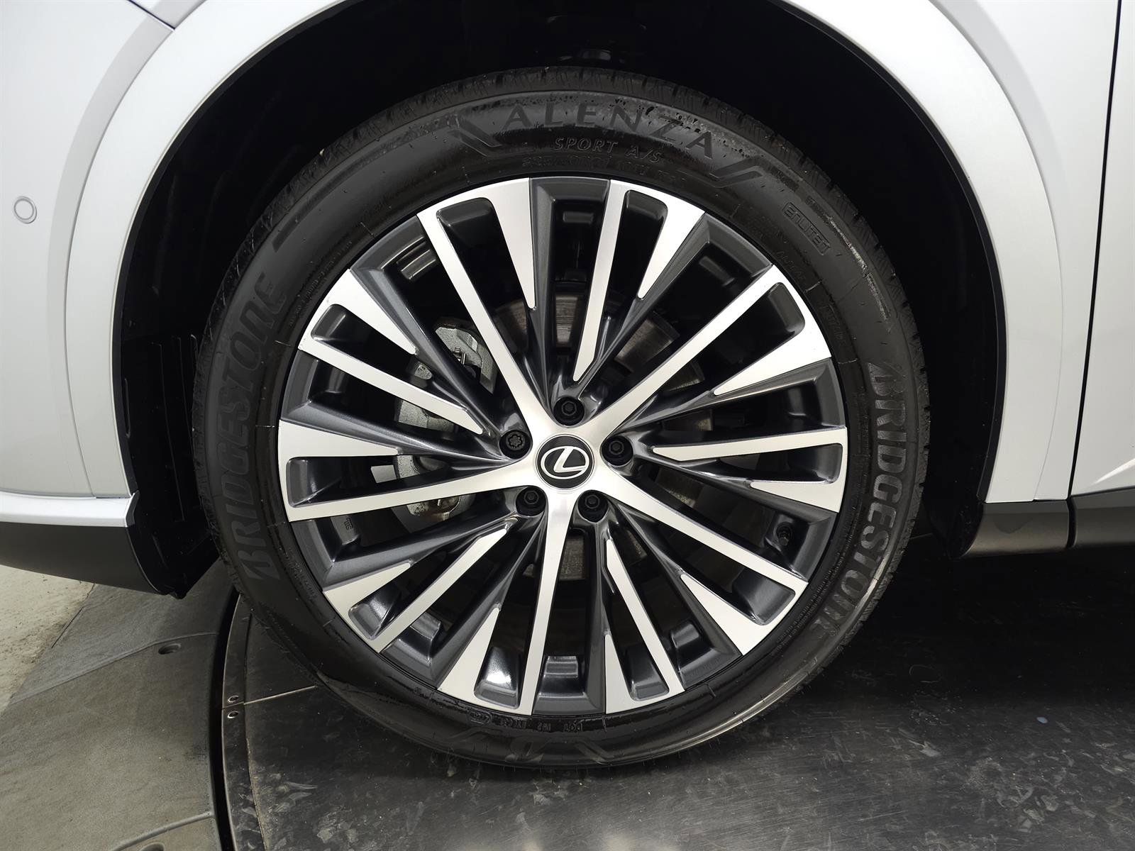 Used 2025 Lexus RX 350 AWD/4WD image 13