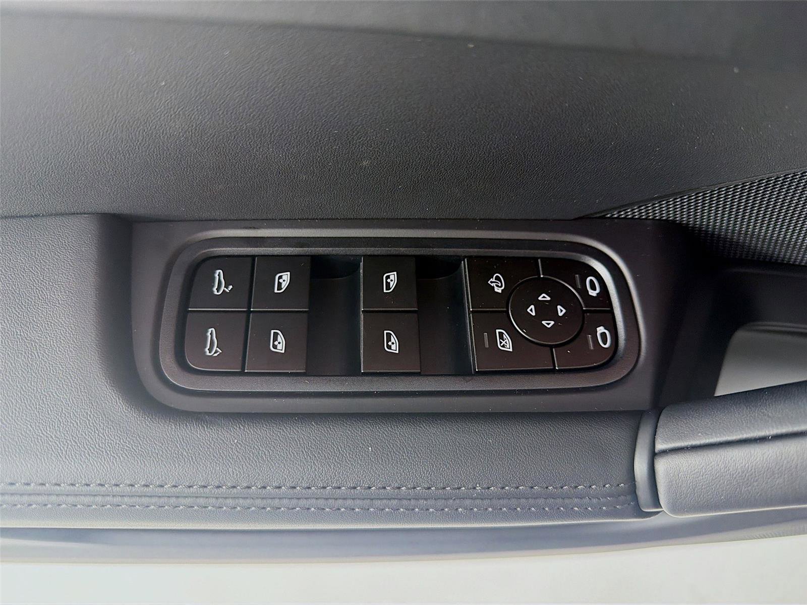 New 2026 Porsche Cayenne Coupe image 8