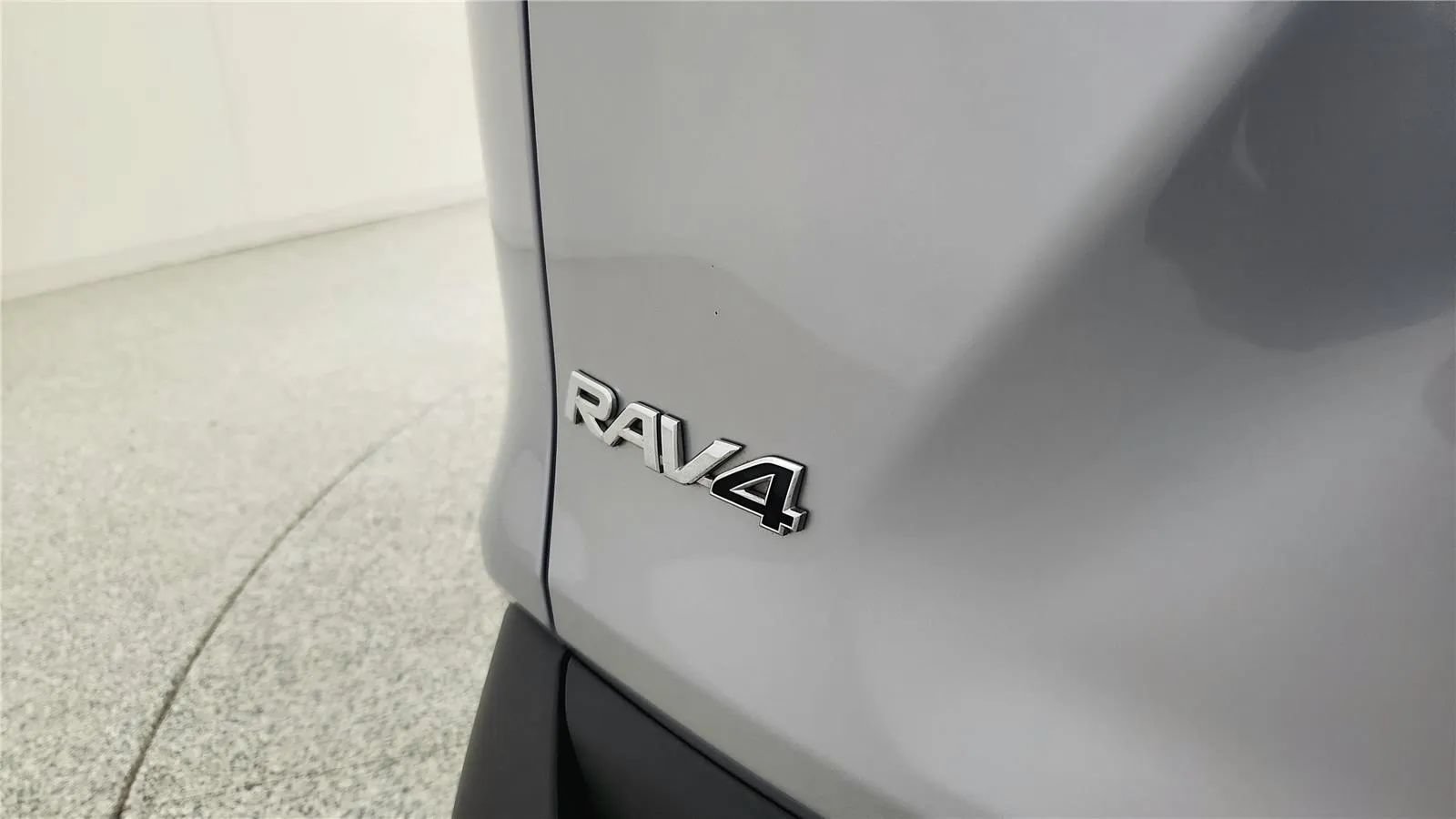 Used 2024 Toyota RAV4 XLE FWD image 17