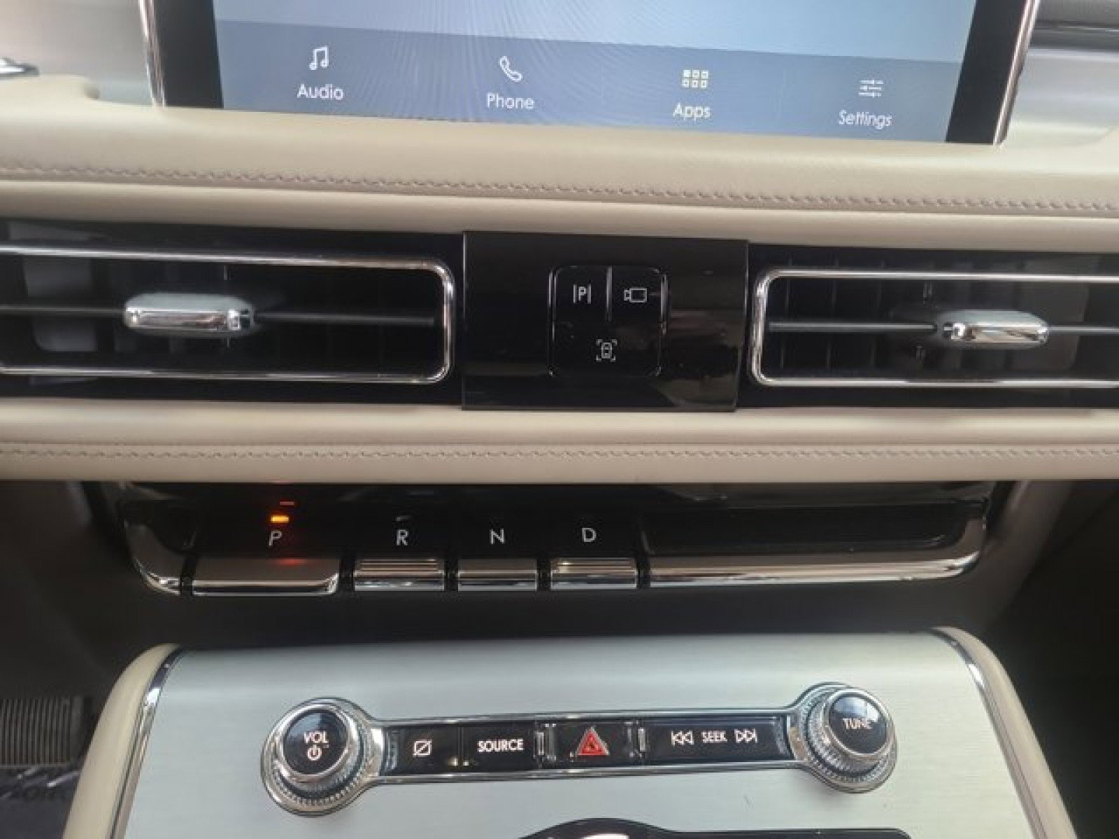 Used 2021 Lincoln Aviator AWD w/ Class IV Trailer Tow Package image 31