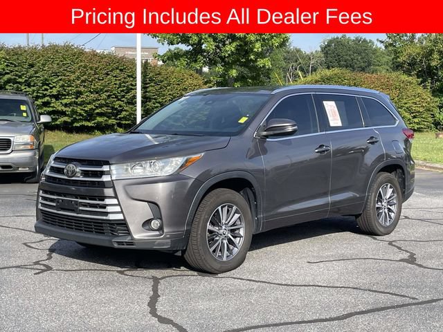 Used 2017 Toyota Highlander XLE FWD image 1