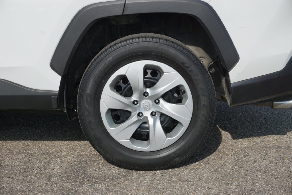 Used 2022 Toyota RAV4 LE w/ Carpet Mat Package (TMS) FWD image 9