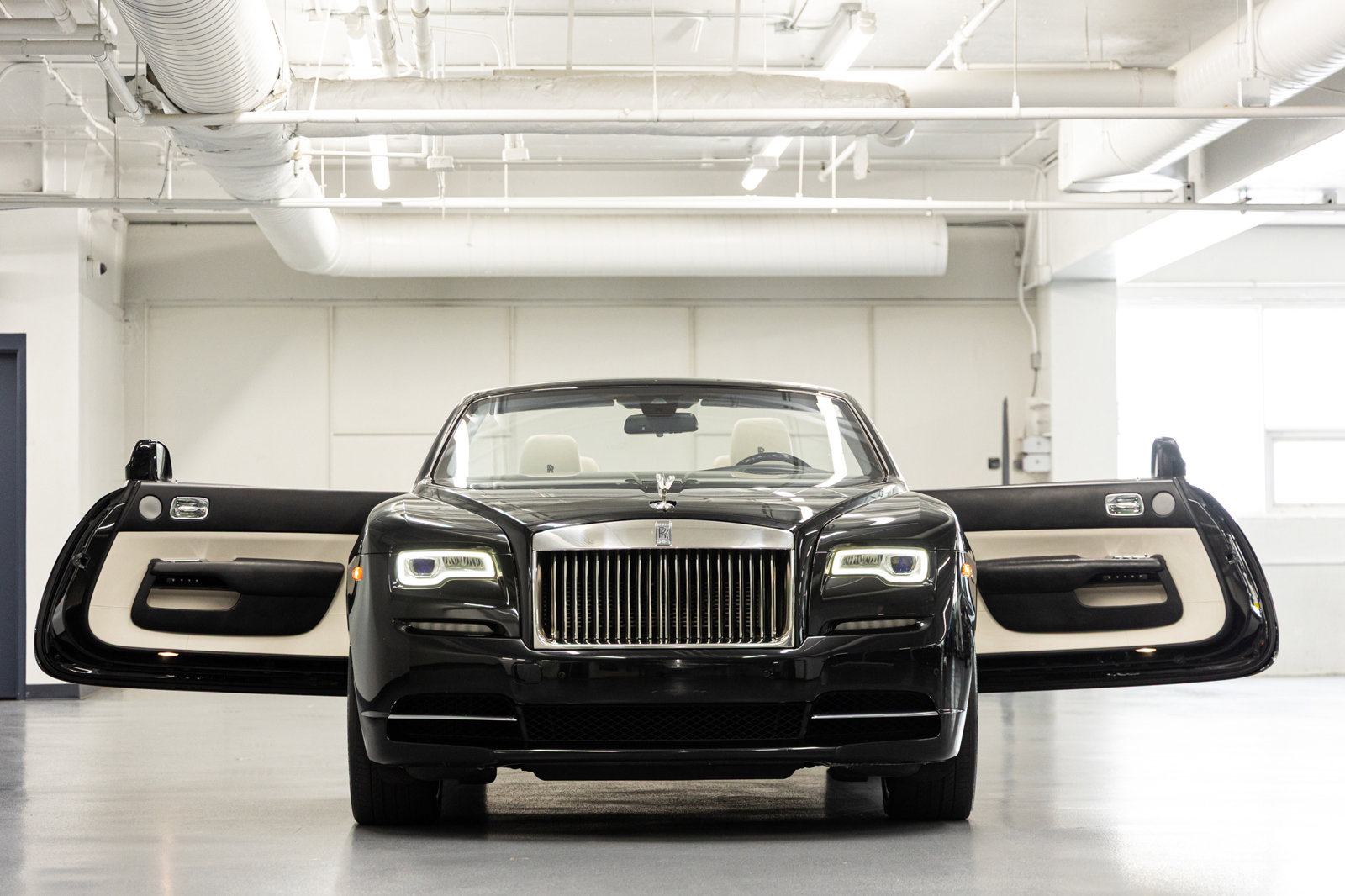Used 2017 Rolls-Royce Dawn RWD image 36