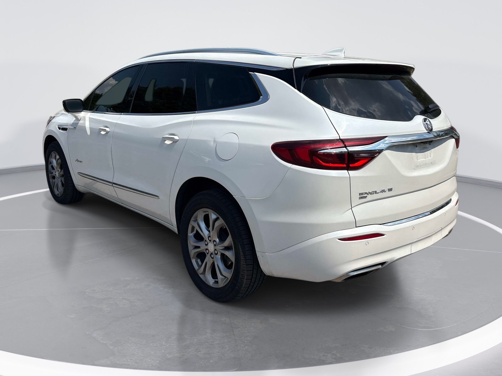Used 2021 Buick Enclave Avenir w/ Avenir Technology Package AWD/4WD image 6