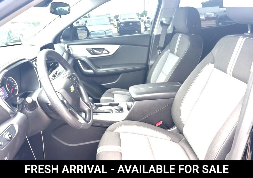 Used 2024 Chevrolet Blazer LT w/ Midnight/Sport Edition FWD image 7