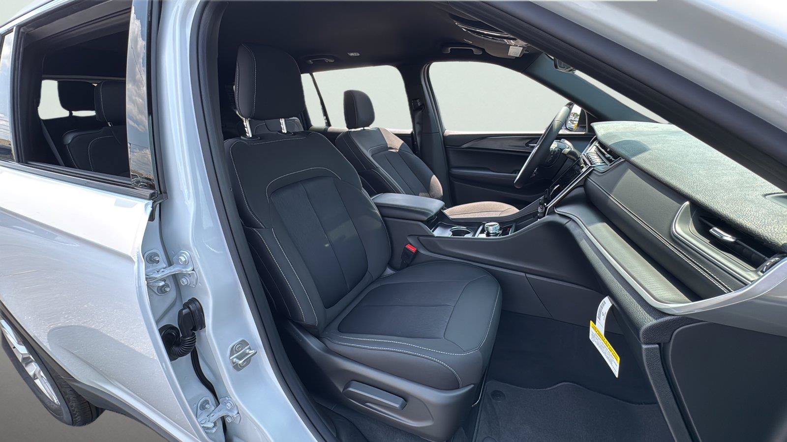 New 2026 Jeep Grand Cherokee L Laredo AWD/4WD image 21