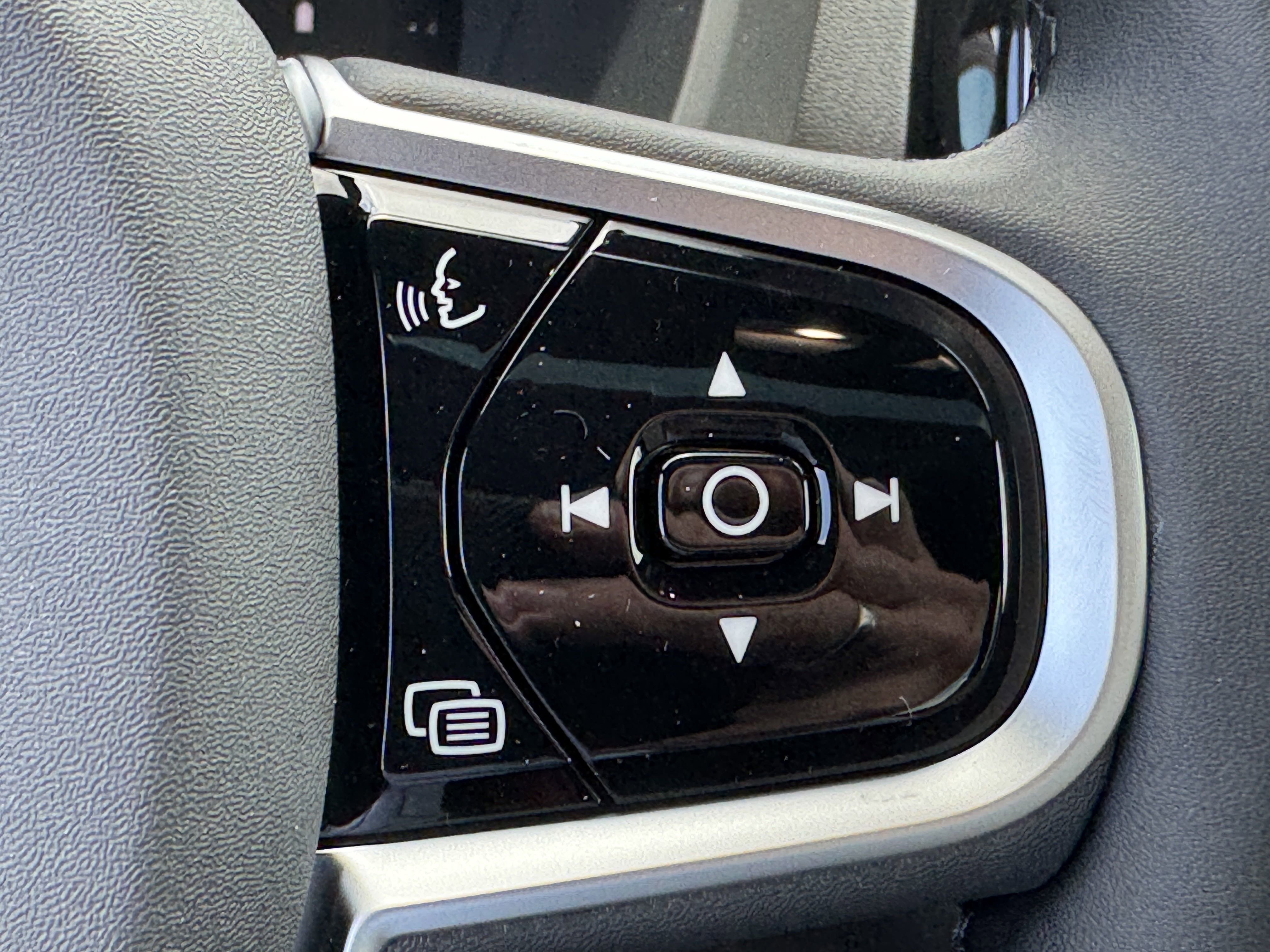 New 2026 Volvo XC60 B5 Core w/ Protection Package image 28