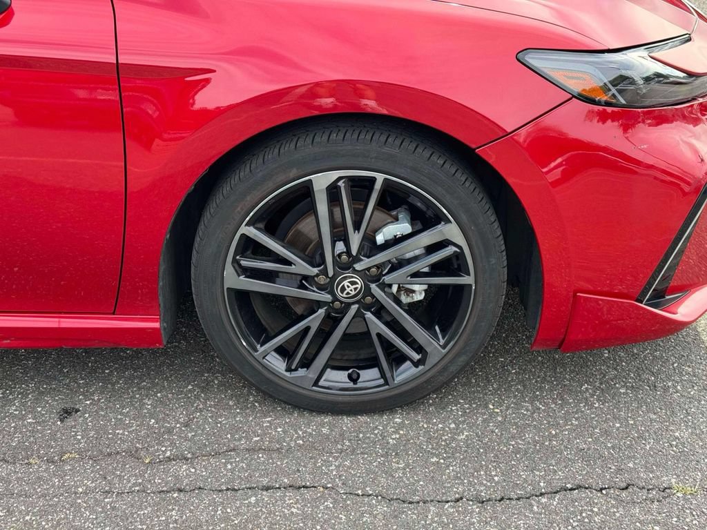 Used 2025 Toyota Camry XSE FWD image 9