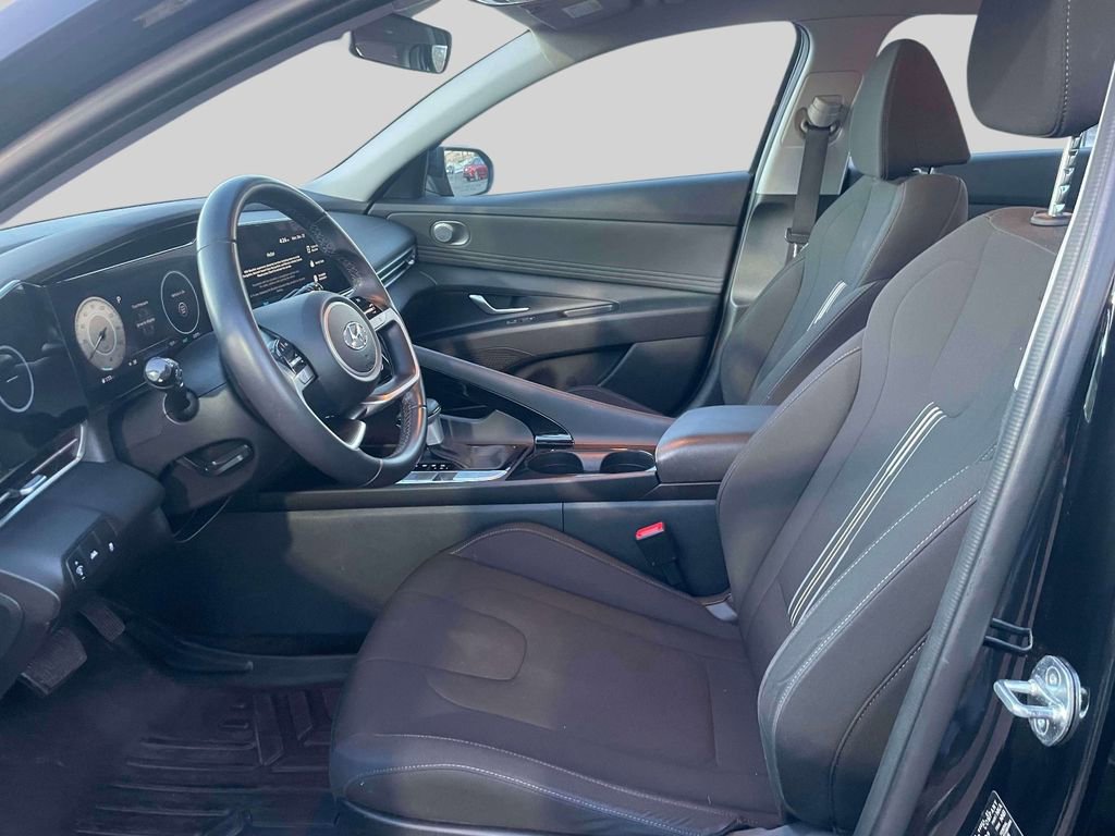 Used 2023 Hyundai Elantra SEL w/ Convenience Package image 15