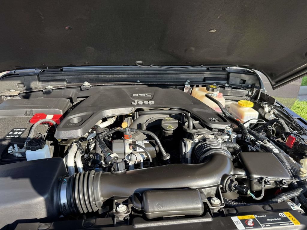 Used 2021 Jeep Wrangler Sport AWD/4WD image 13