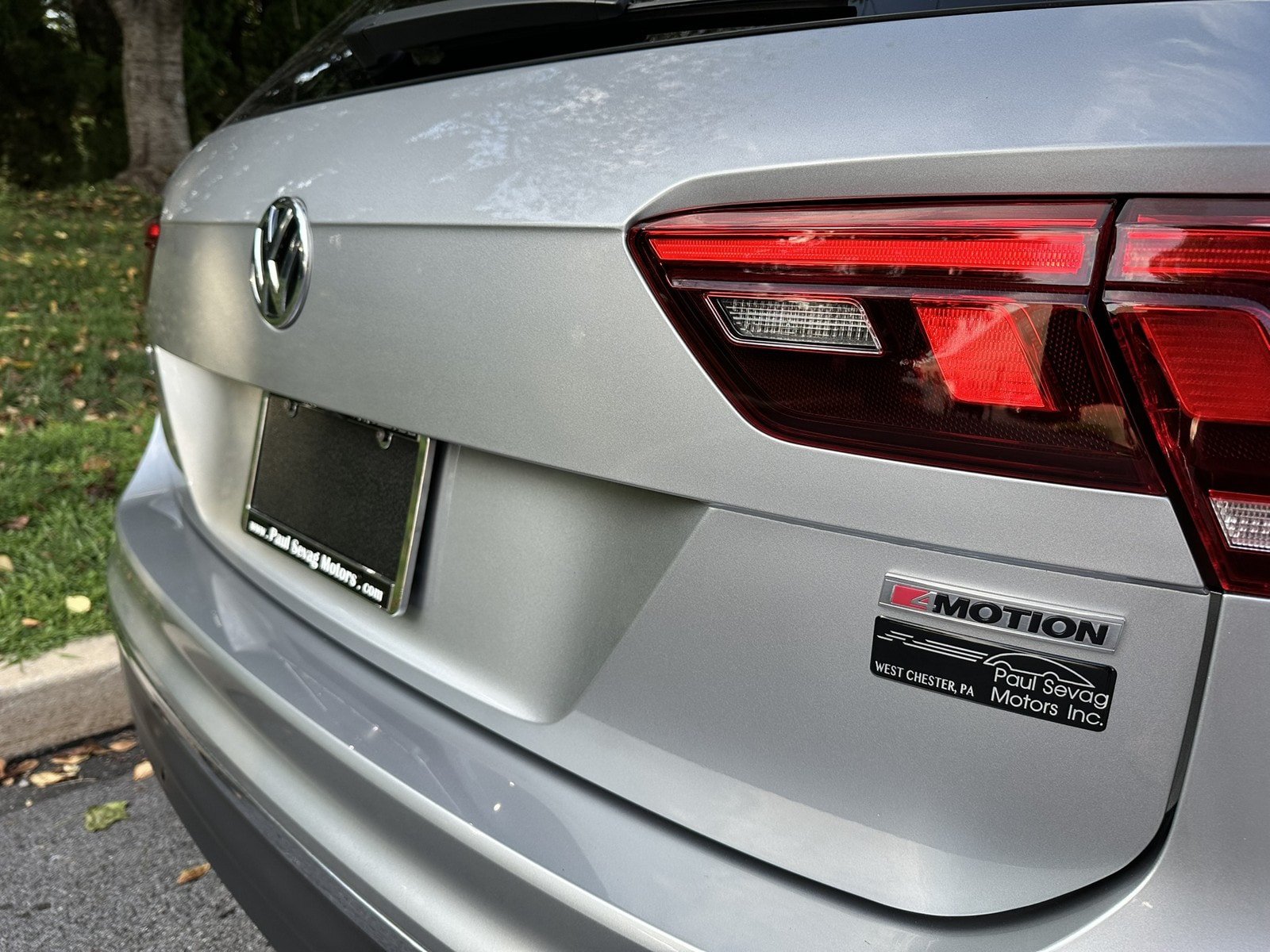 Used 2020 Volkswagen Tiguan SEL AWD/4WD image 55