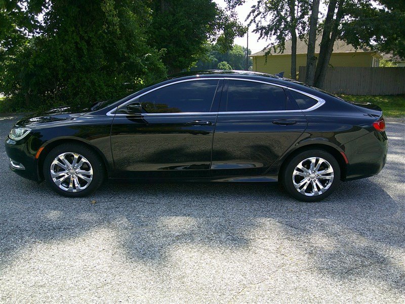 Used 2017 Chrysler 200 Limited Platinum FWD image 2