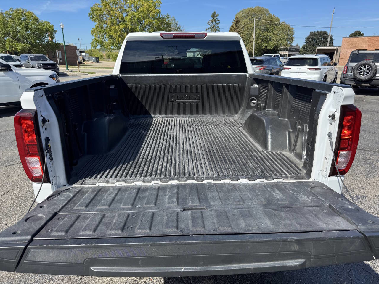 Used 2023 GMC Sierra 1500 Elevation image 18