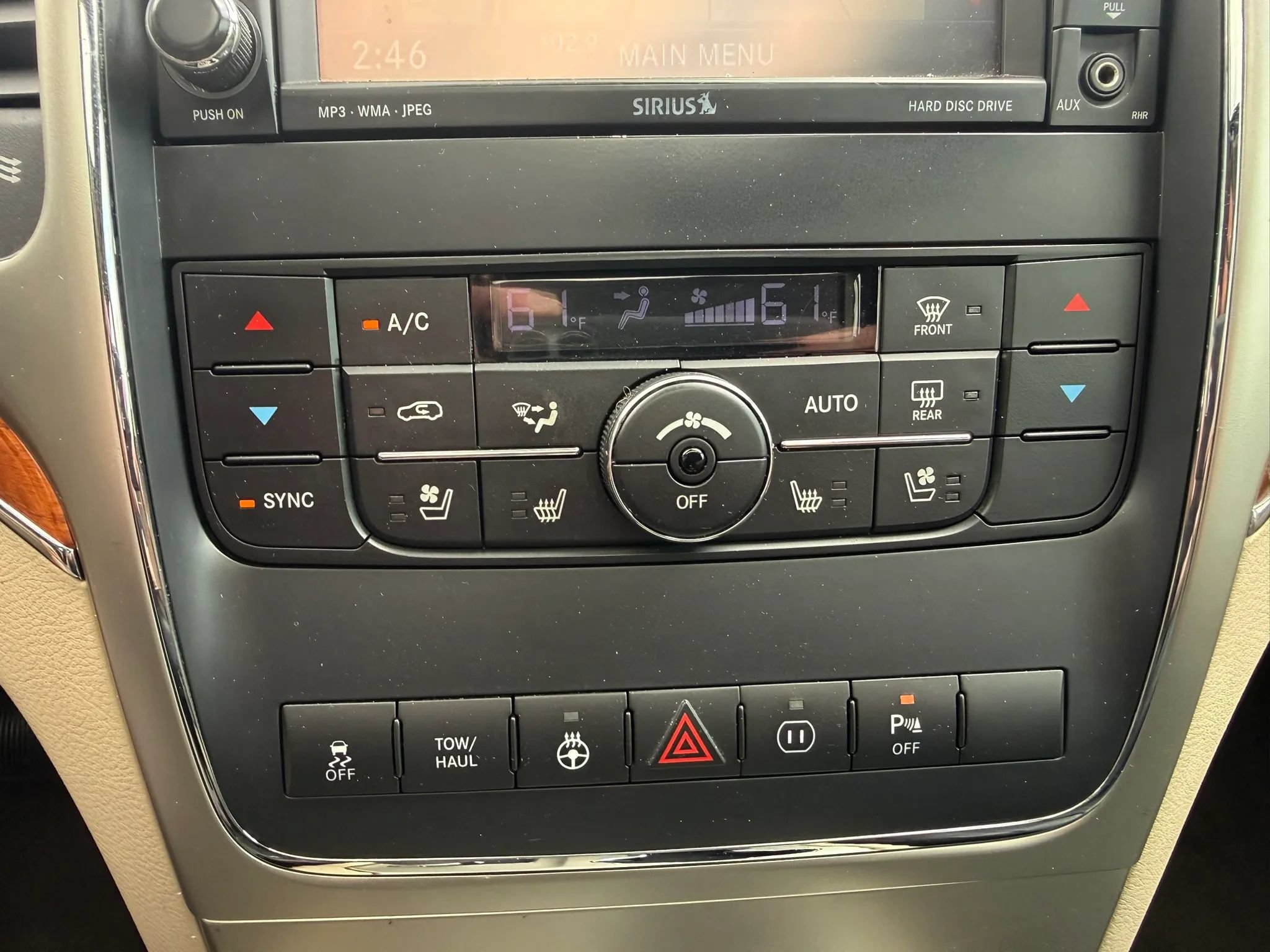 Used 2011 Jeep Grand Cherokee Overland AWD/4WD image 27