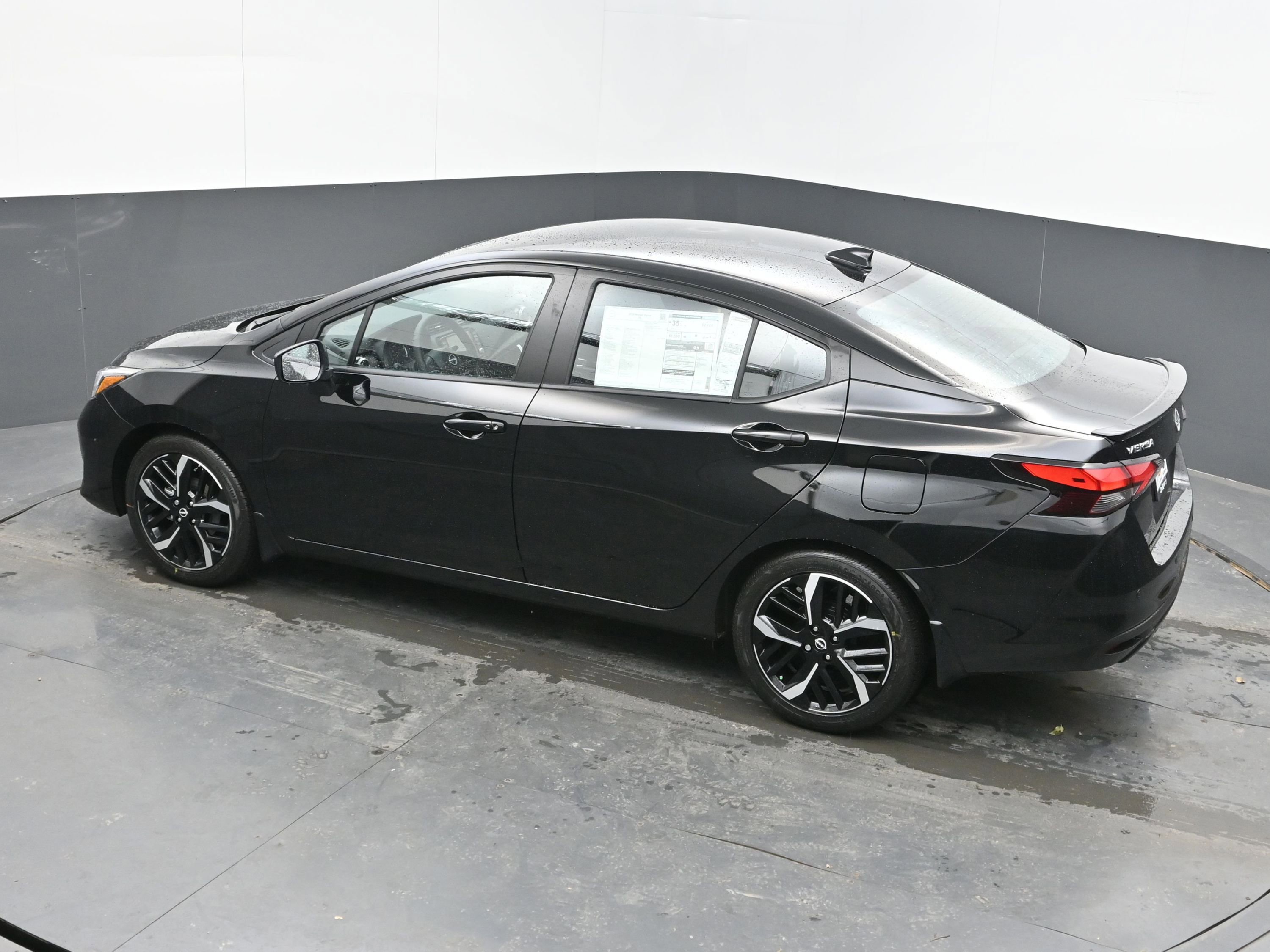 New 2025 Nissan Versa SR image 34