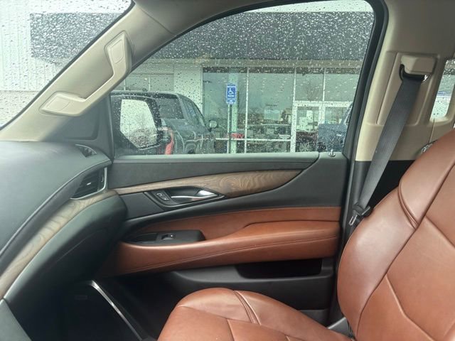Used 2020 Cadillac Escalade Premium Luxury image 14