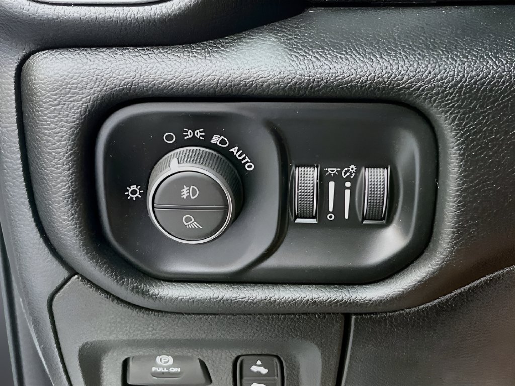 Used 2022 RAM 1500 Laramie AWD/4WD image 10