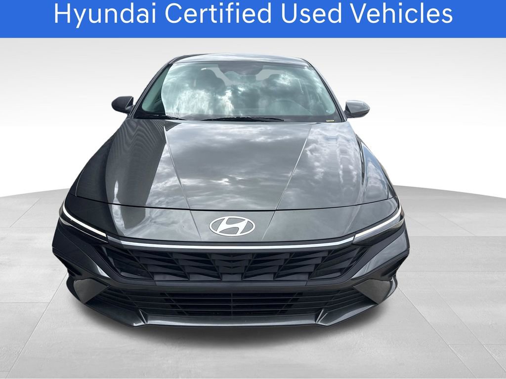 Used 2025 Hyundai Elantra SE image 2