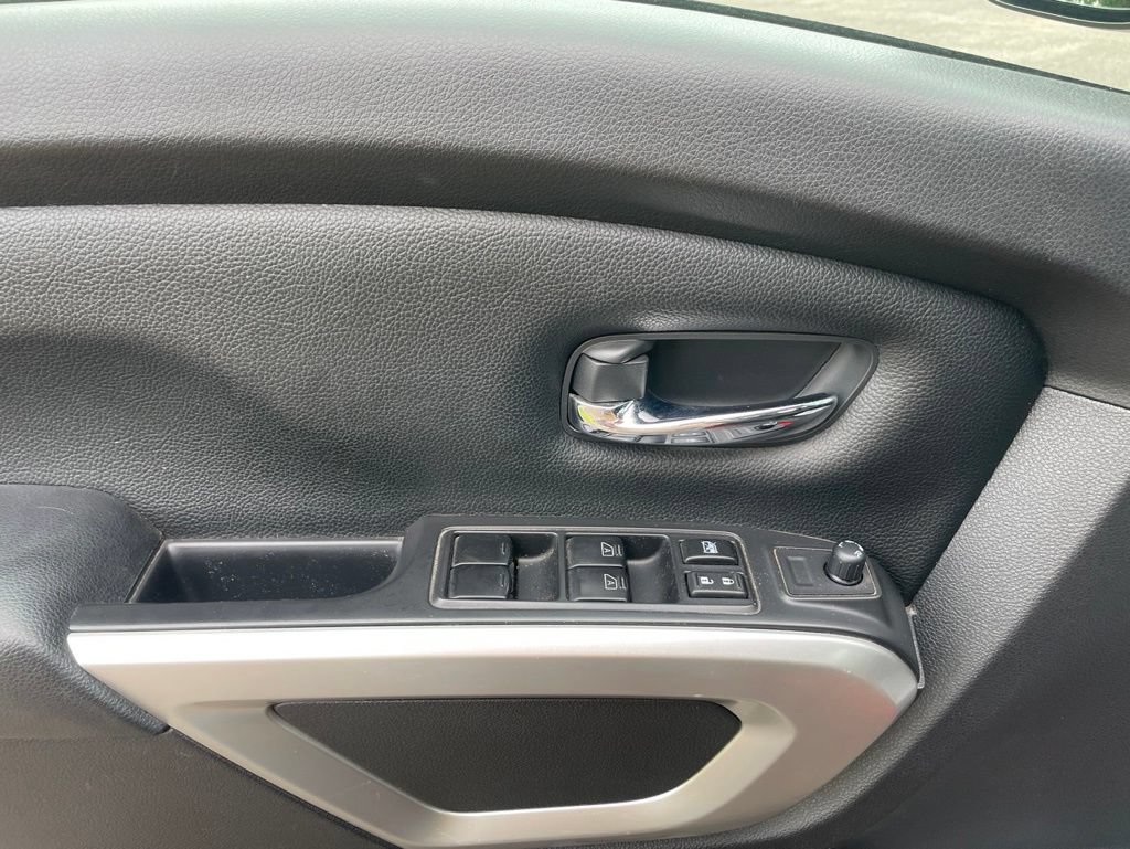 Used 2022 Nissan Titan SV RWD image 17